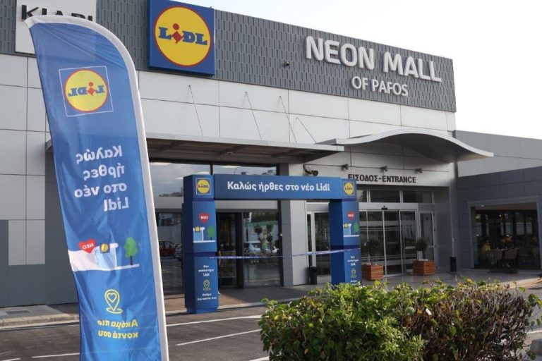 Η Lidl Κύπρου γιόρτασε τα εγκαίνια του 3ου καταστήματός της στην Πάφο και 21ου παγκύπρια Σημαντική επένδυση €4 εκ., με συνολικό εμβαδό 2.334 τ.μ., χώρο πώλησης 1.470 τ.μ., 8 ταμεία εξυπηρέτησης και 1 ταμείο για ΑμεΑ.