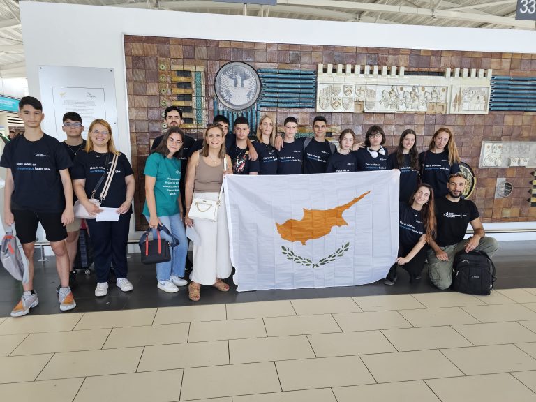Ο Junior Achievement Κύπρου ταξιδεύει στην Ευρώπη: Αναχώρηση αποστολής για το GEN-E 2024!