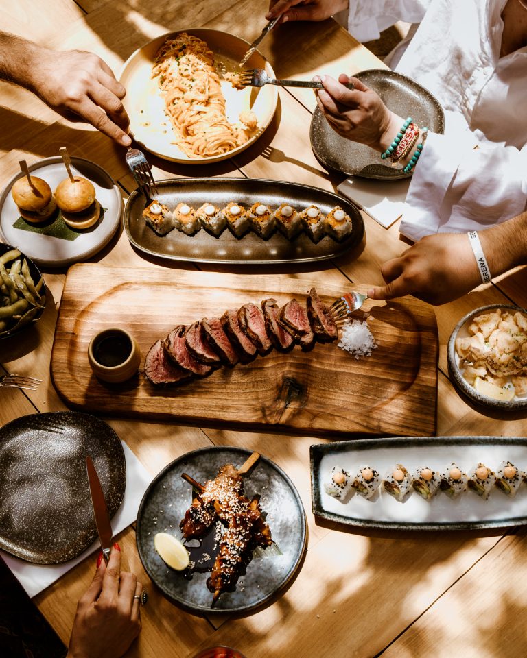 Το Serena Beach Restaurant είναι και φέτος  το πιο hot summer spot του νησιού!